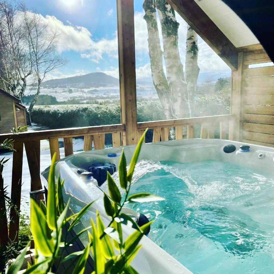 Suite with Hot Tub and Mountain View