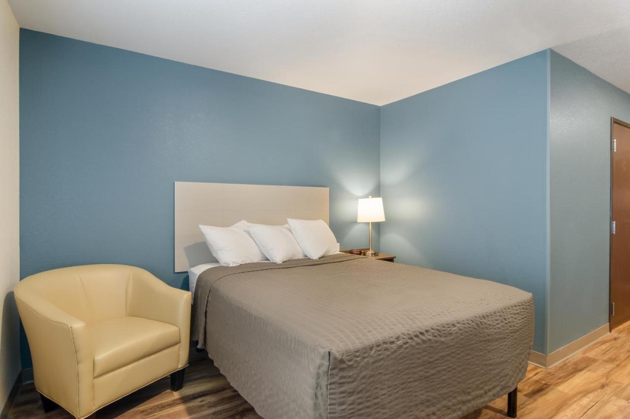 Queen Room with Roll-In Shower - Accessible/Non Smoking