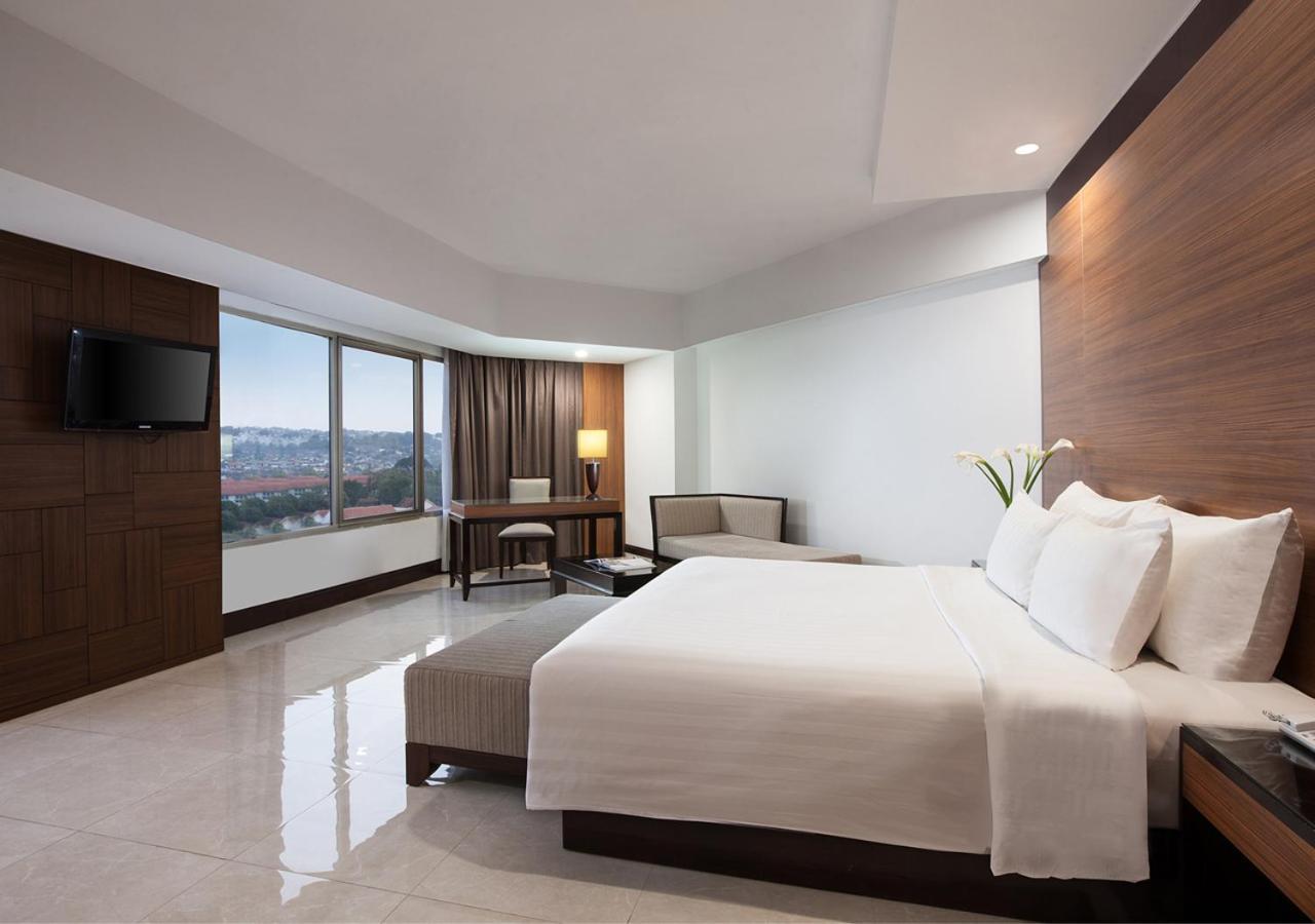 Executive Suite,1499094673:JPEG