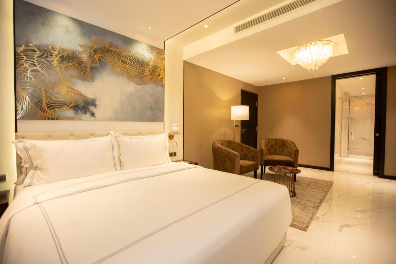 Executive Suite,1262306866:JPEG