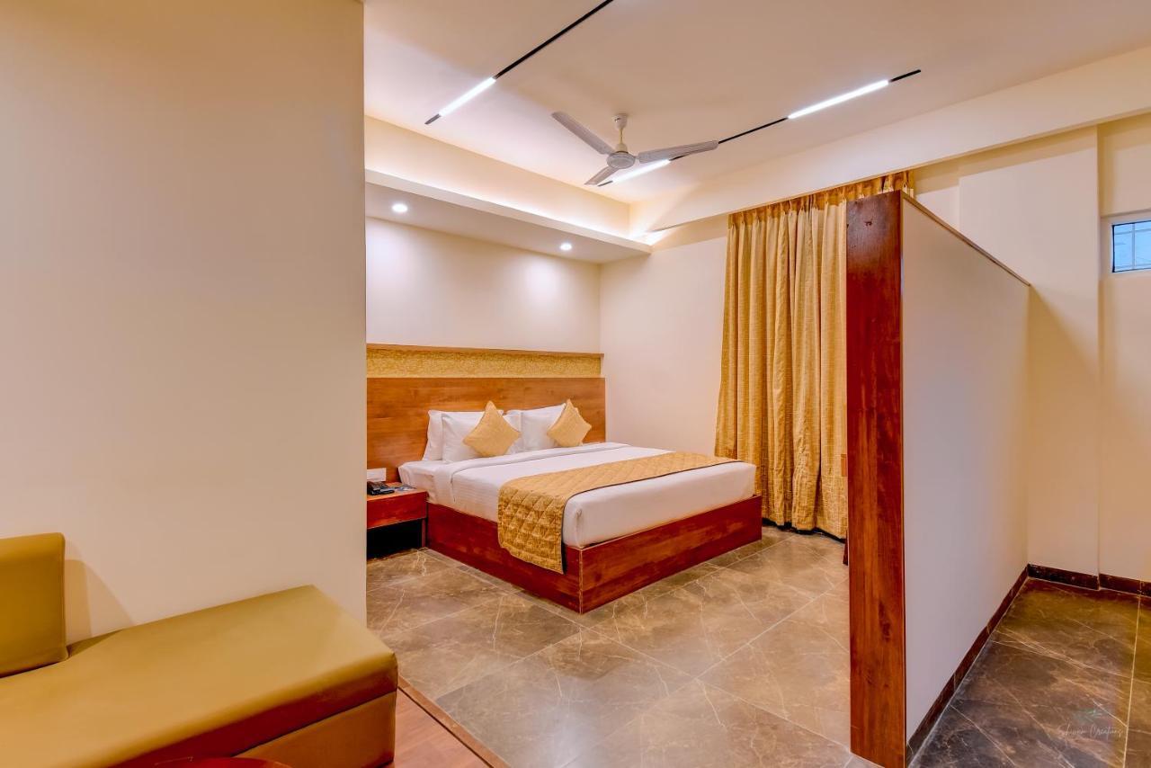 Deluxe King Suite