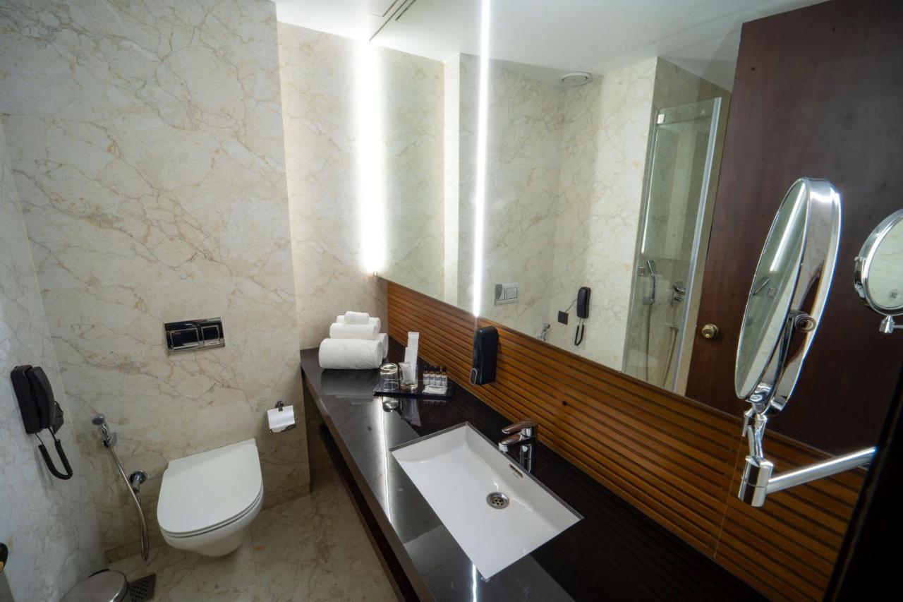 Deluxe Suite with a Bucket of Brewed Beverage