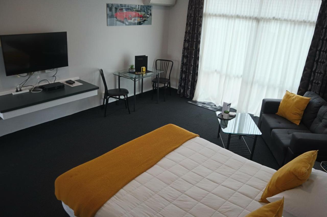 Queen Studio