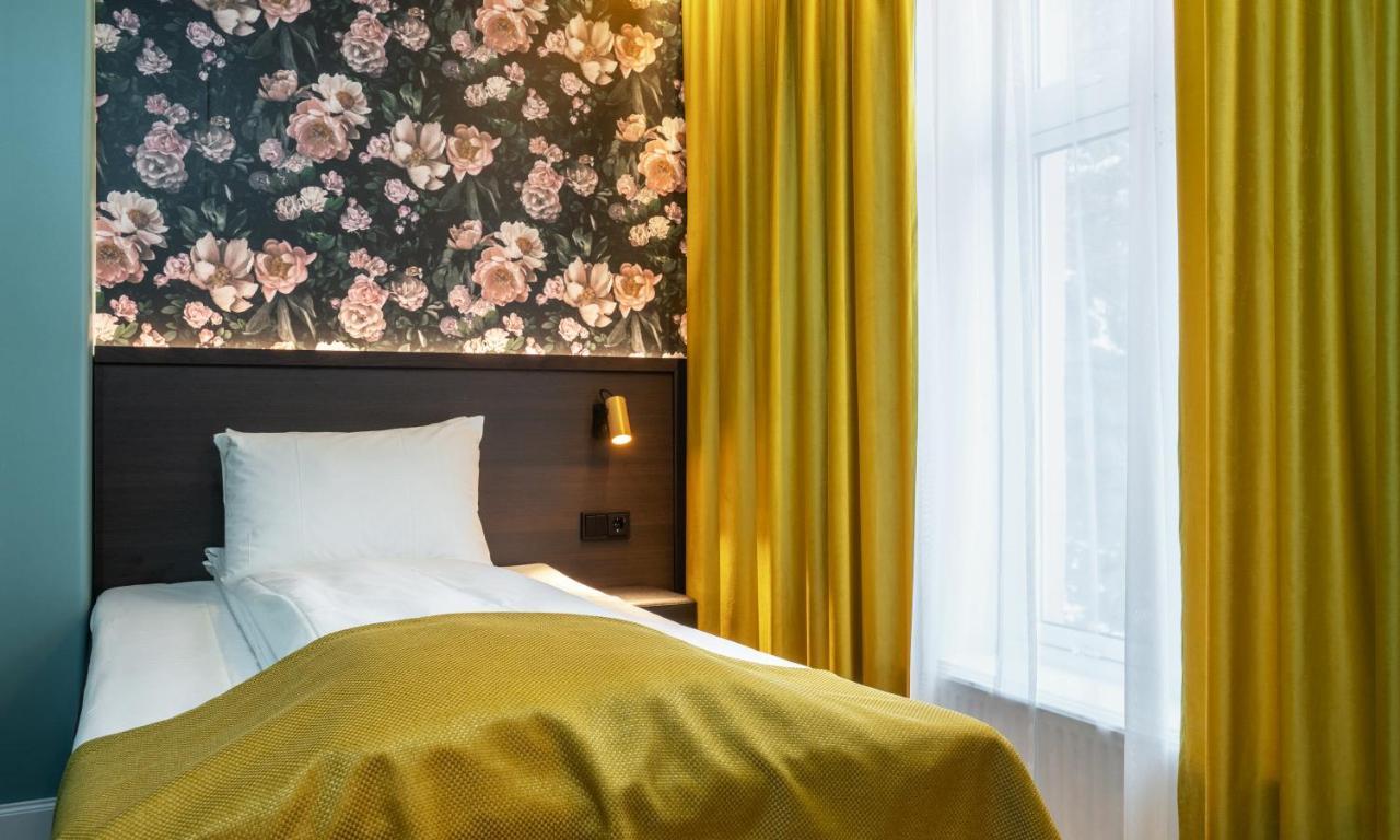 Standard Single Room,1185837646:JPEG