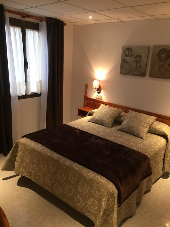 Quarto com Cama de Casal ou 2 de Solteiro