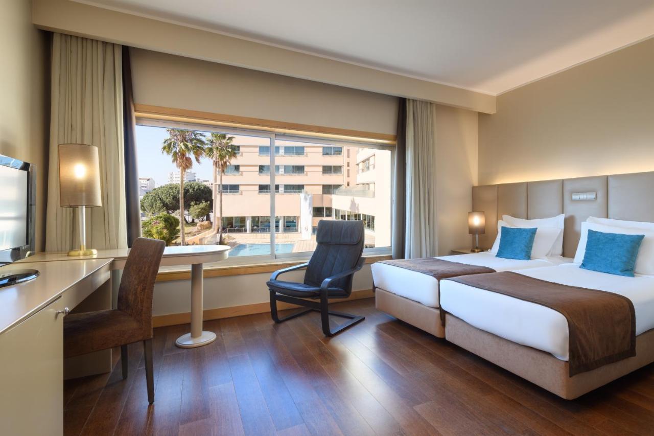 Deluxe Twin Room with Pool View - Non-Smoking