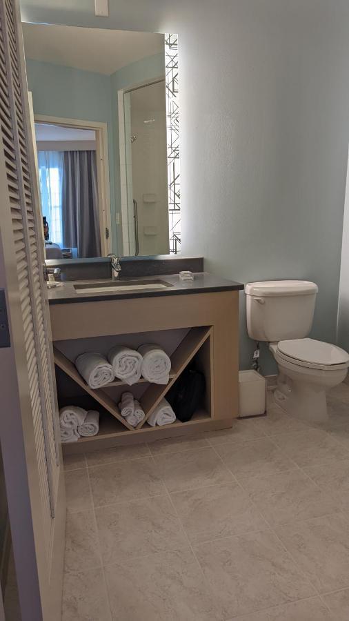 King Room with Roll-In Shower - Disability Access