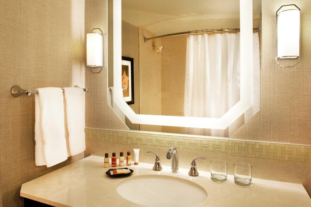 Habitación Doble Deluxe adaptada para personas con movilidad reducida con ducha adaptada y vistas a la ciudad - 2 camas dobles