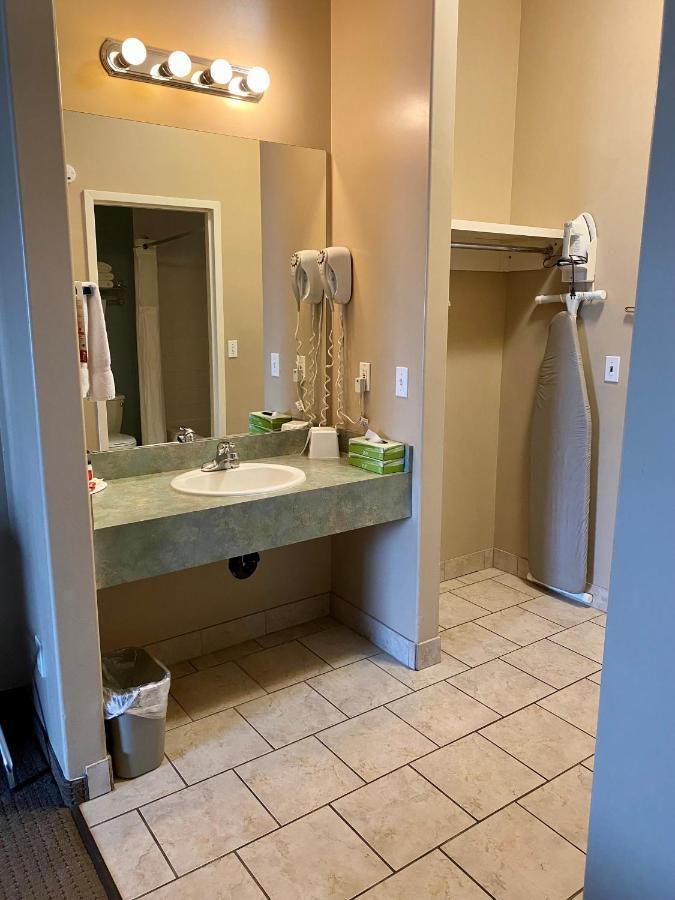 Standard Queen Room with Two Queen Beds - Pet Friendly