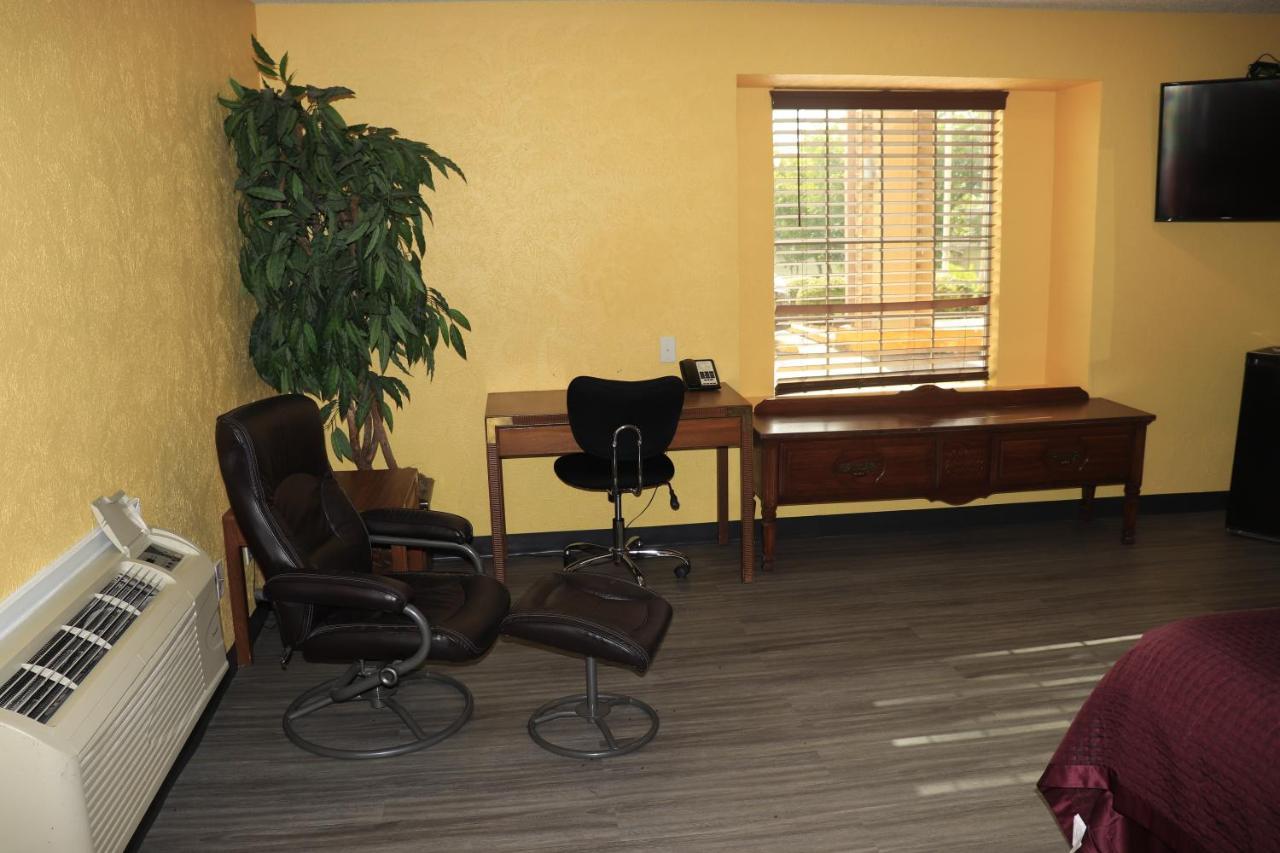 Deluxe King Suite