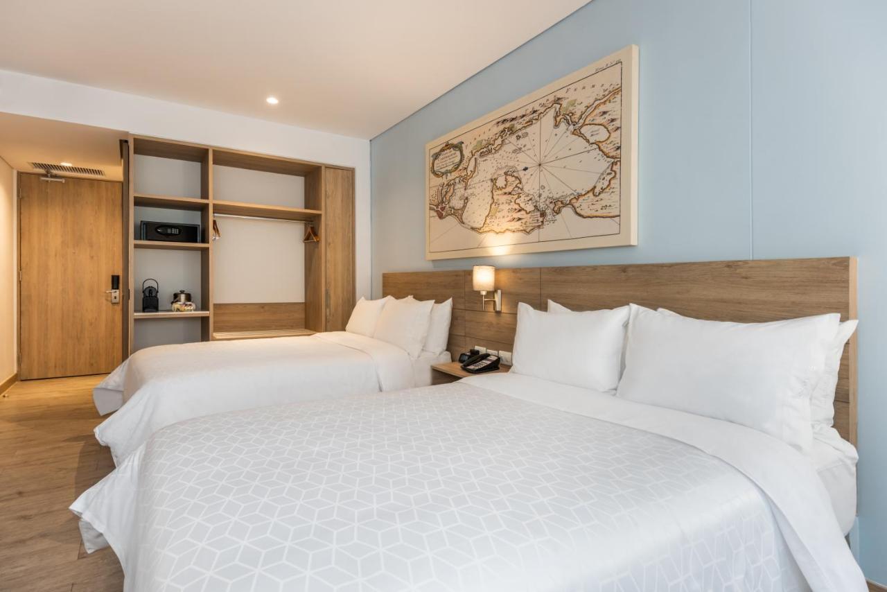 Quarto Duplo Standard com 2 Camas de Casal