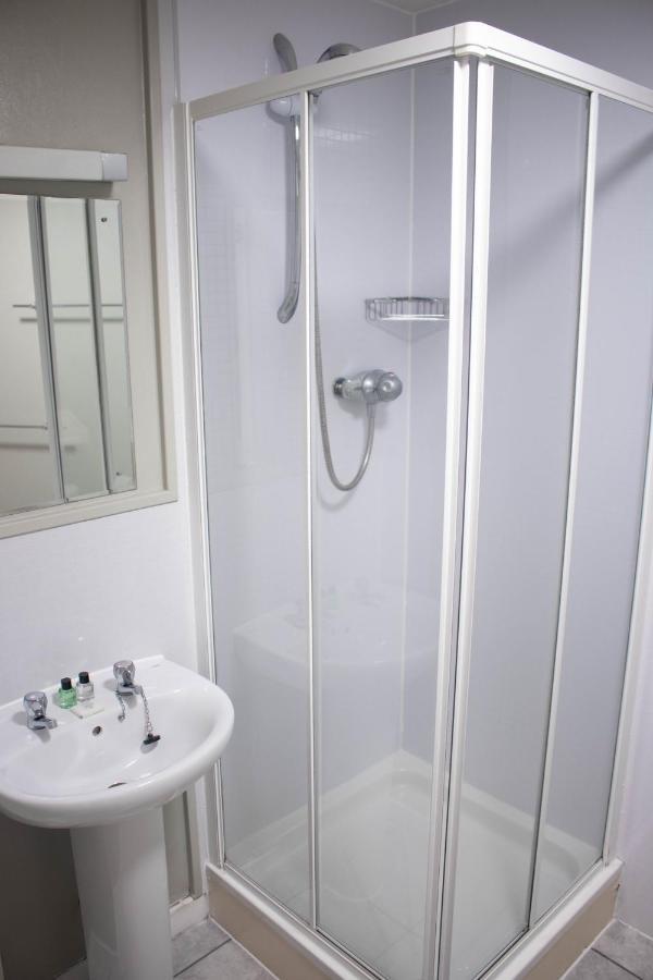 Standard Twin Room with Partial Sea View