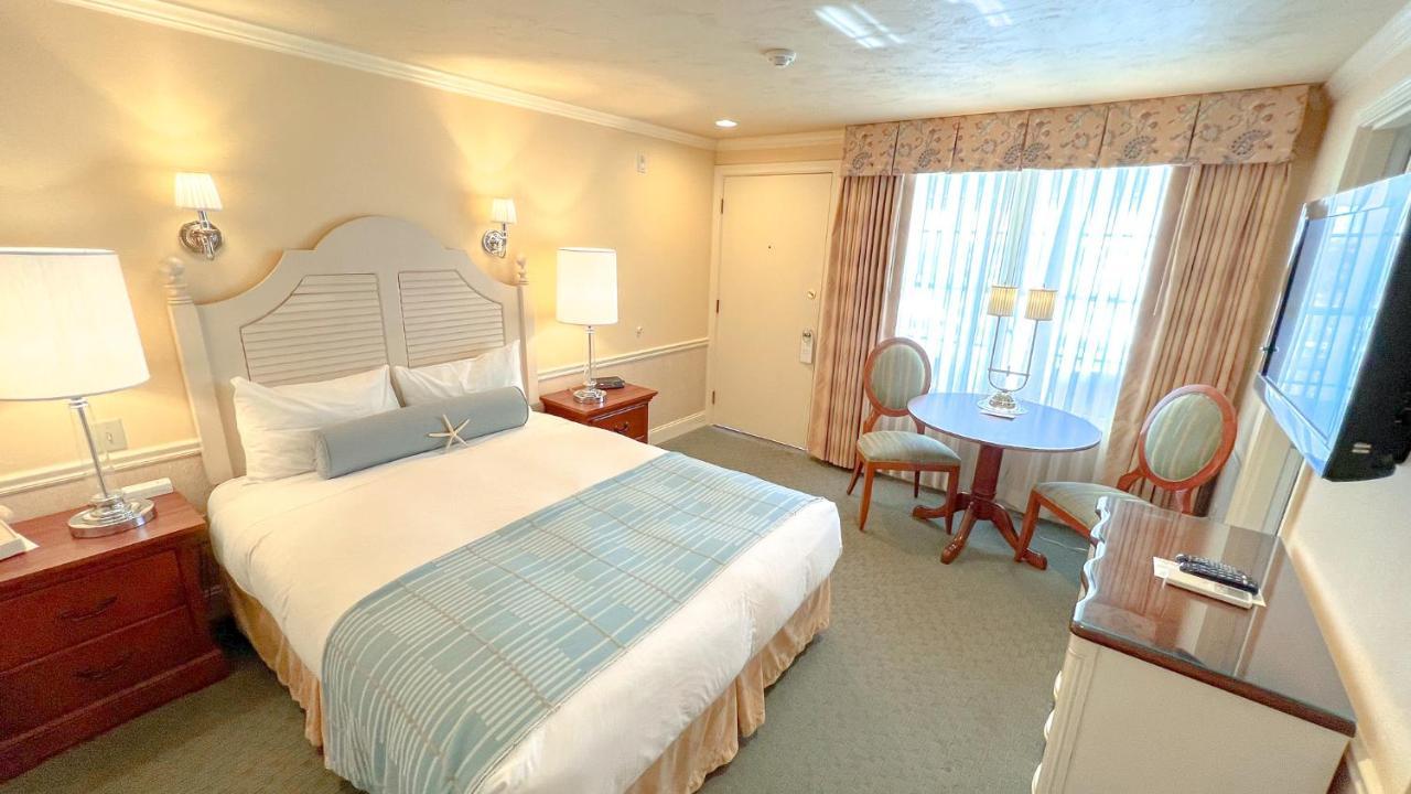 Standard Queen Room
