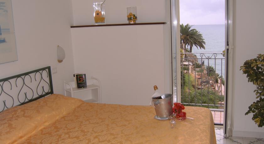 One-Bedroom Apartment (4 Adults + 2 Children)
