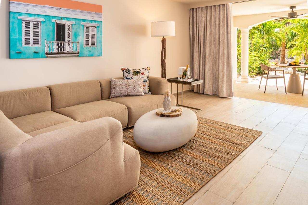 Master Suite Pool View Queen Beds
