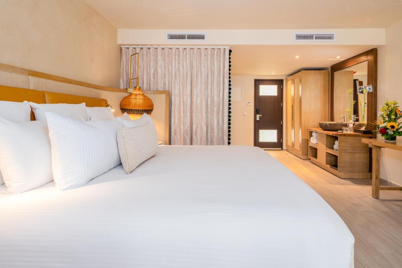 Junior Suite Garden View King Beds