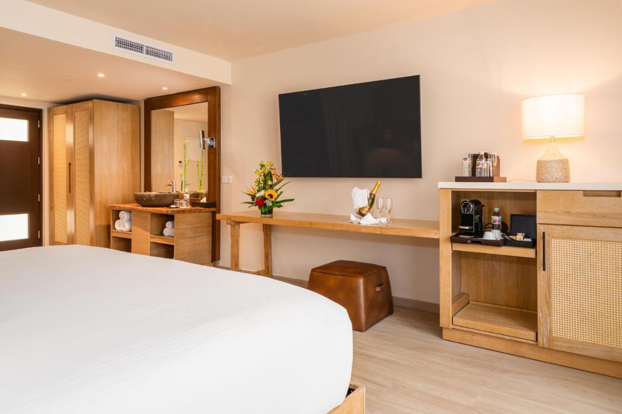 Junior Suite Garden View King Beds