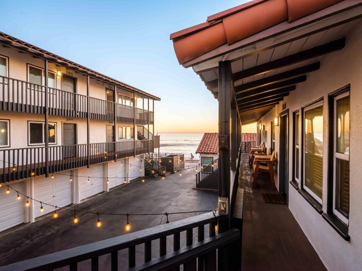 Beachfront Cottage (107)