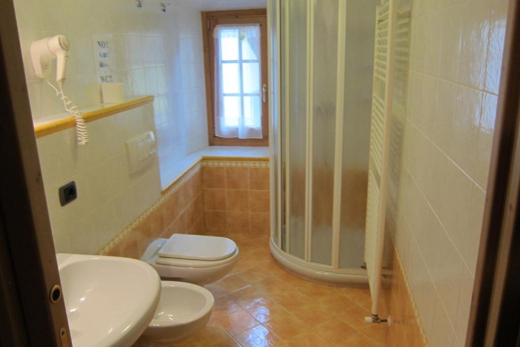 Deluxe Two-Bedroom Apartment Balcony