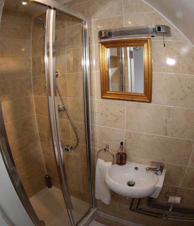 Double Room Shower,119012194:JPEG
