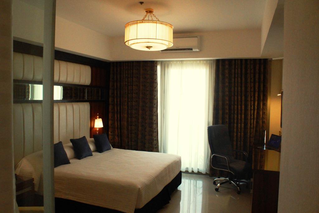 Crown Executive Plus