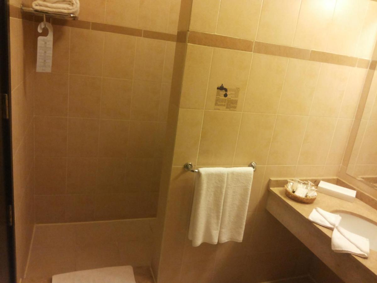 Apartment with Queen Bed ( 3 Adults + 1 Child)