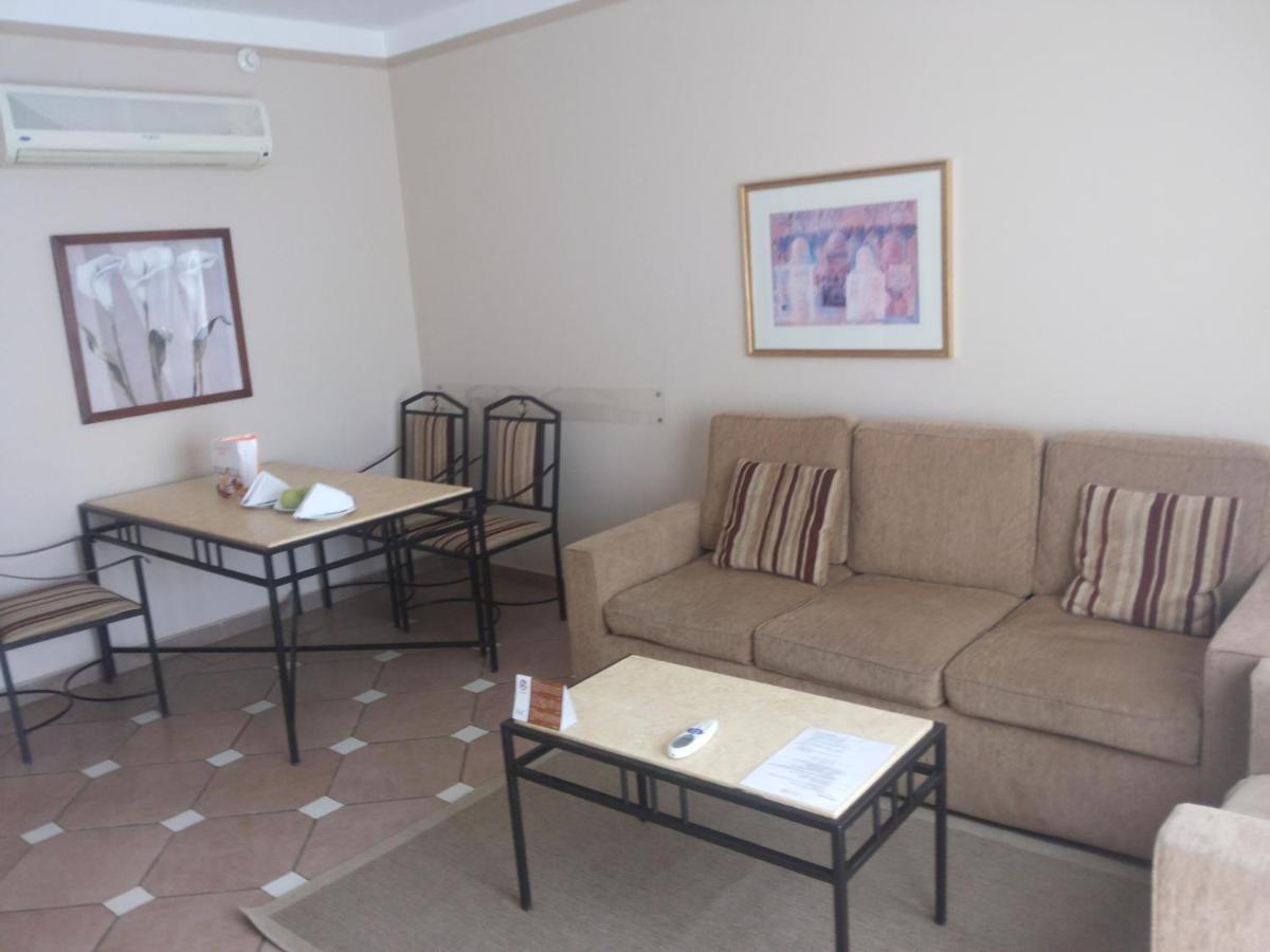 Suite ( 2 Adults + 1 child )