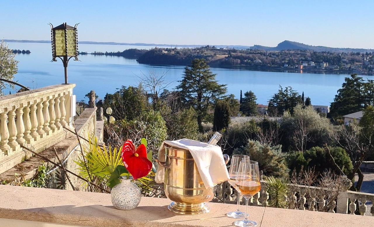 Superior Queen Room with Balcony and Lake View