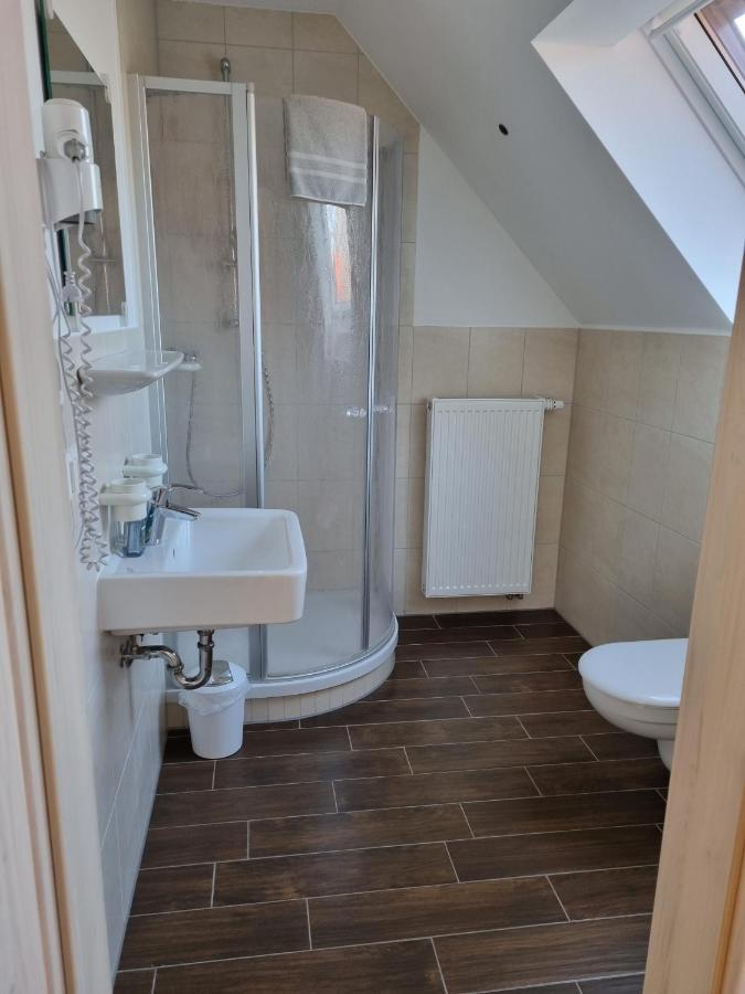 Zimmer mit 2 Kingsize-Betten