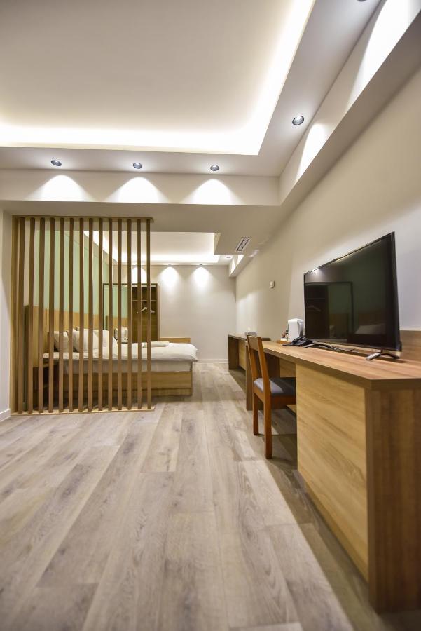 Deluxe King Suite
