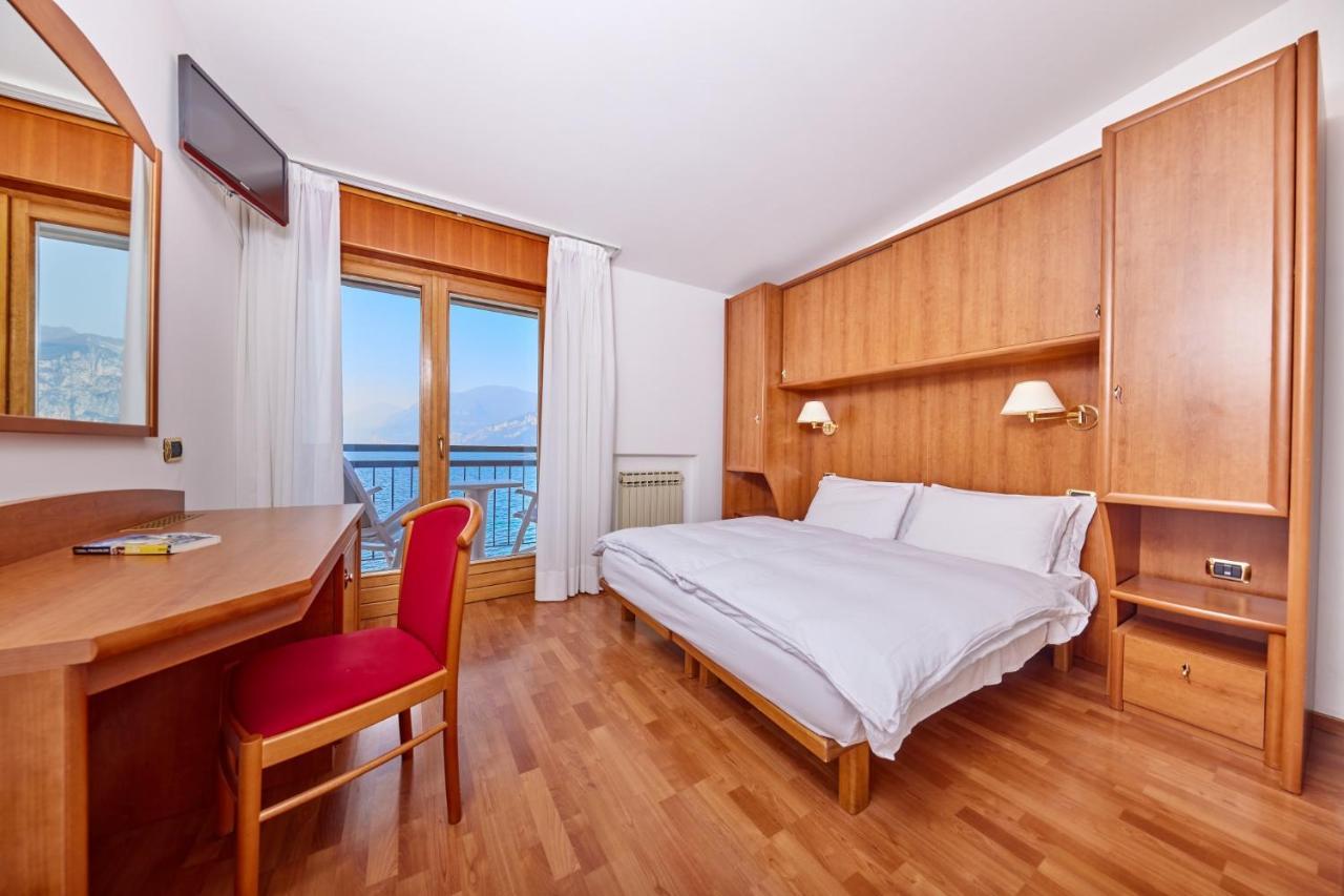 Double Room with Balcony and Lake View