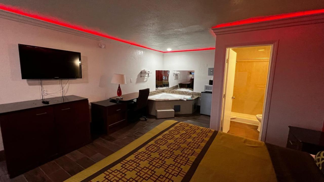 Suite with Hot Tub