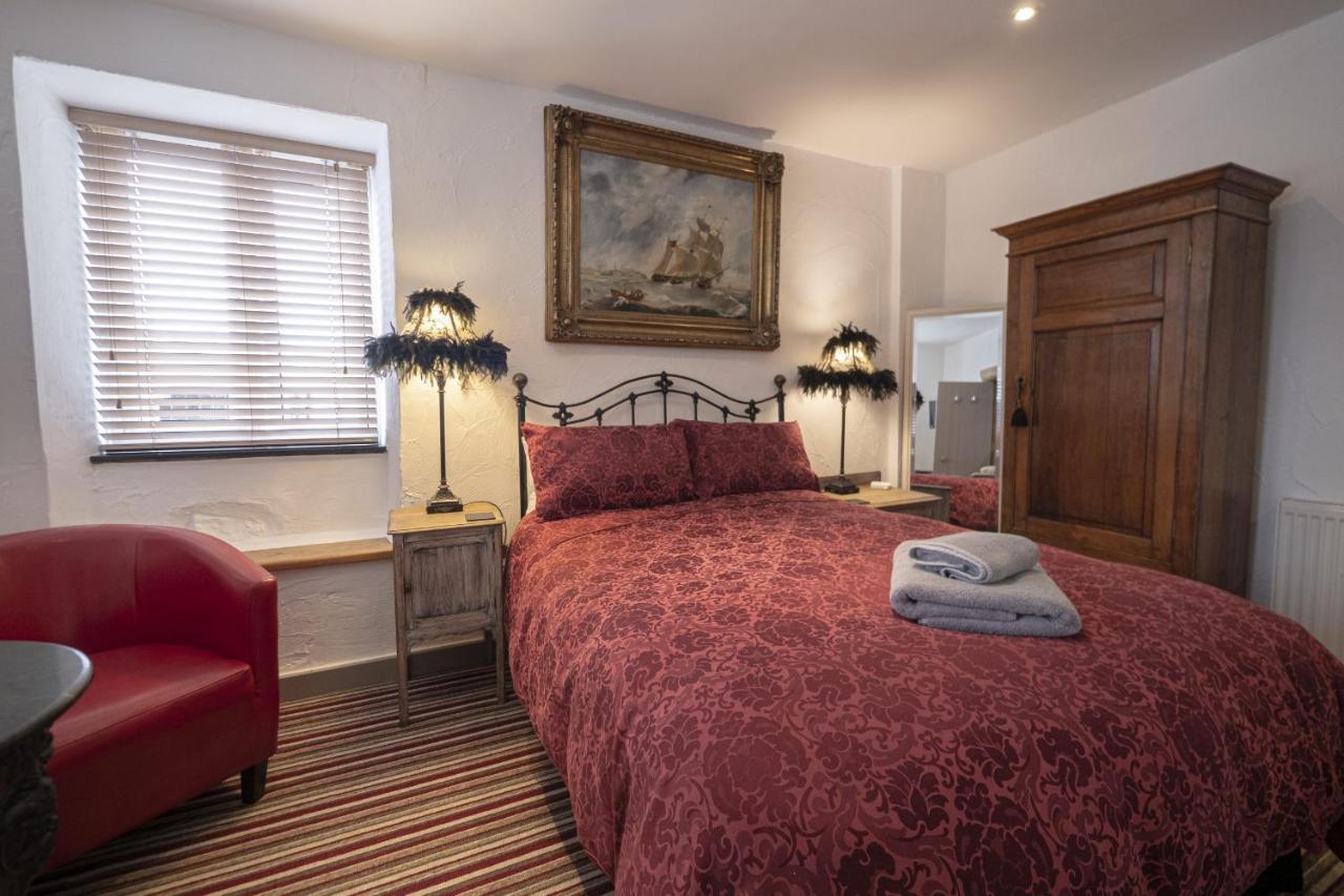 Deluxe Double Room Shower