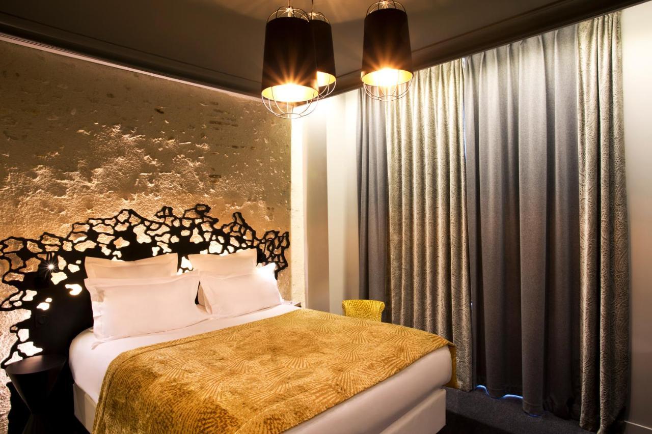 Double Room Signature
