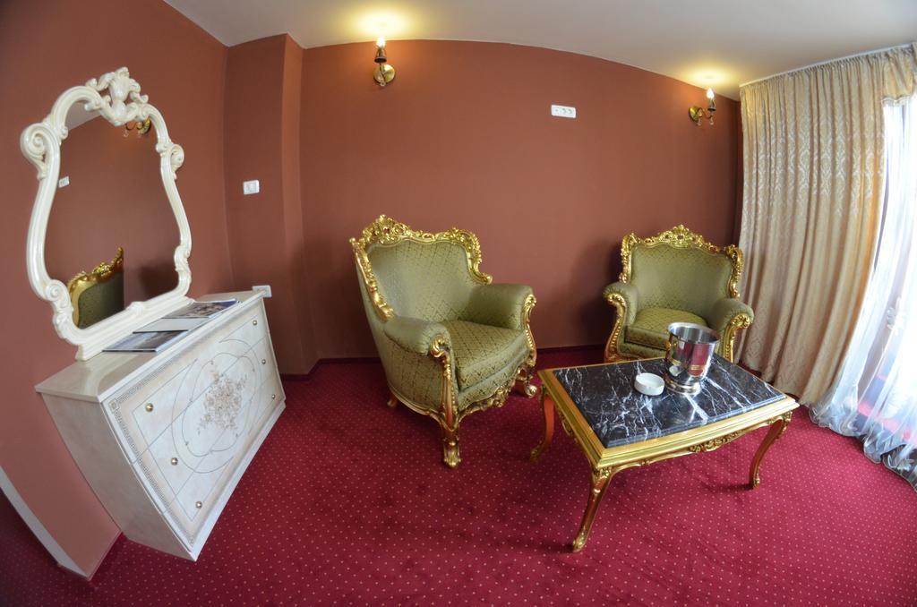 Suite con balcón (2 adultos)