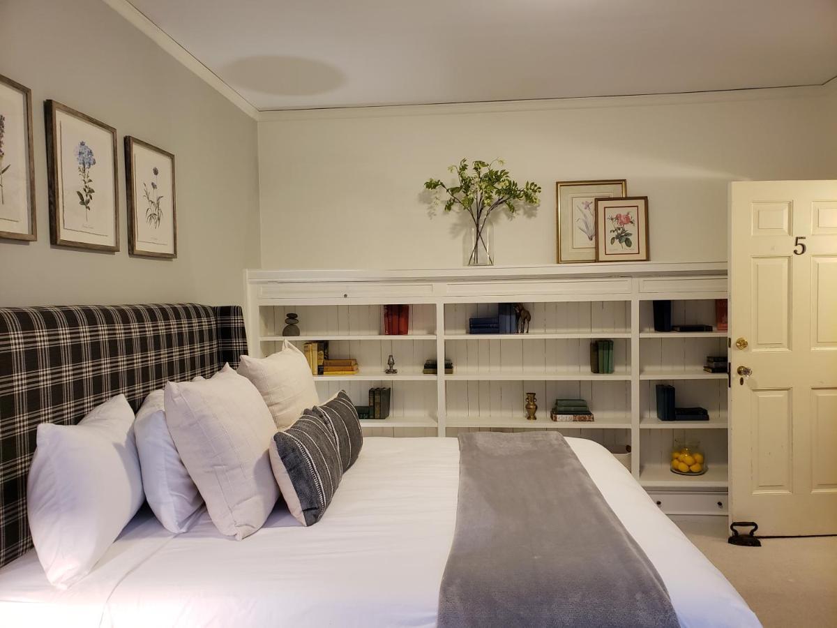 King Room Detached Private Bathroom