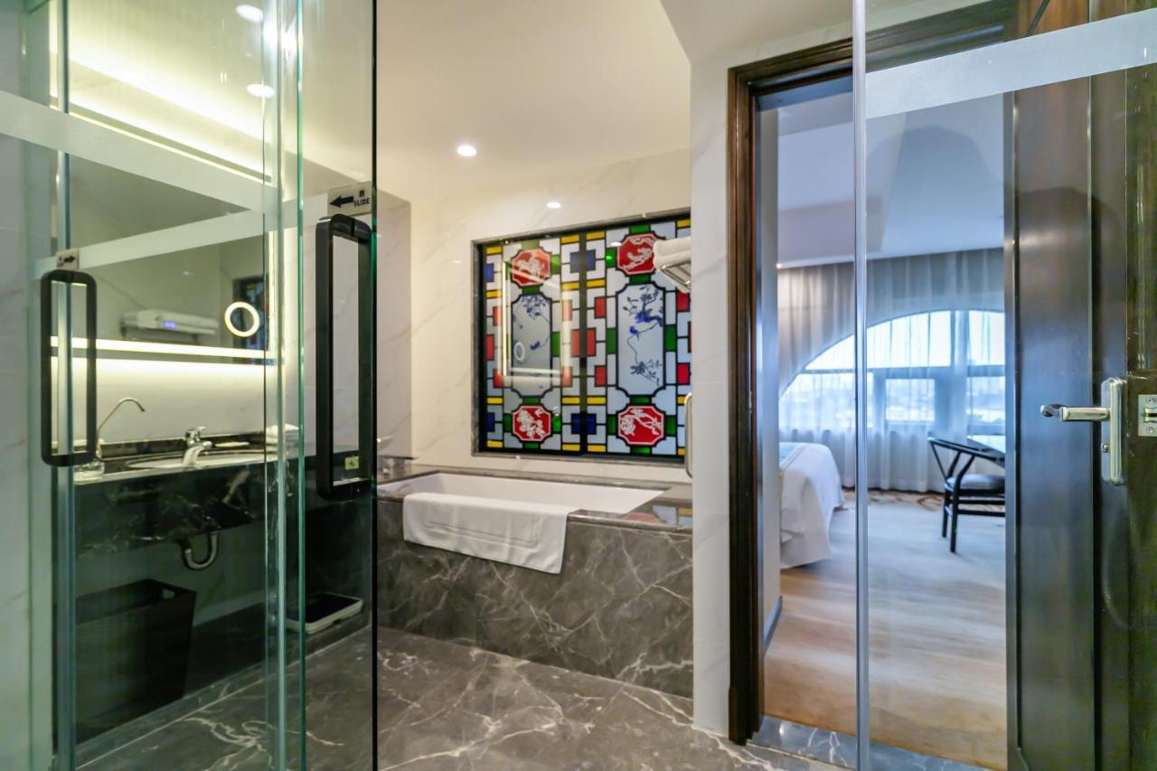 Deluxe River View Room