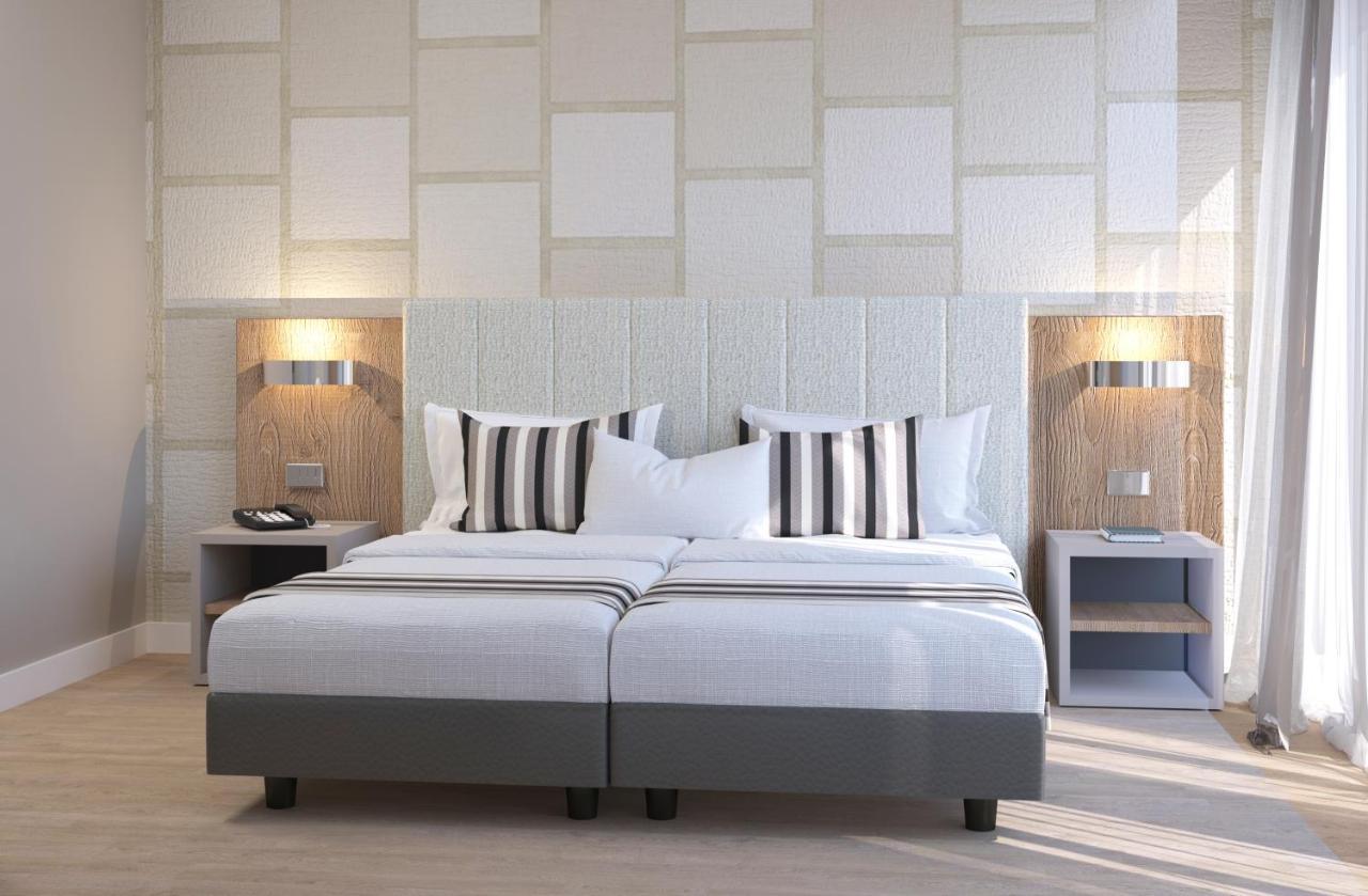 Double or Twin Room with Partial Lake View and Terrace