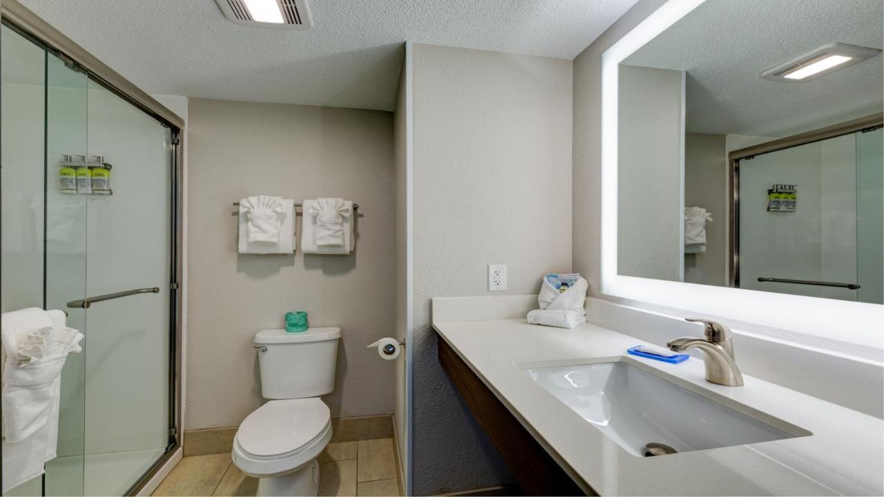 Standard King Room