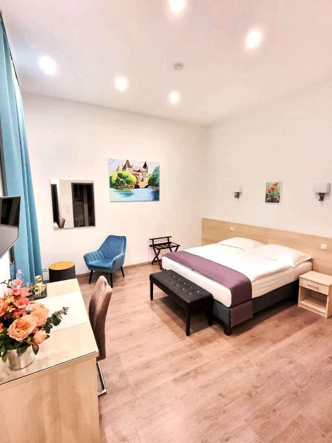 Large Double or Twin Room,1196299087:JPEG