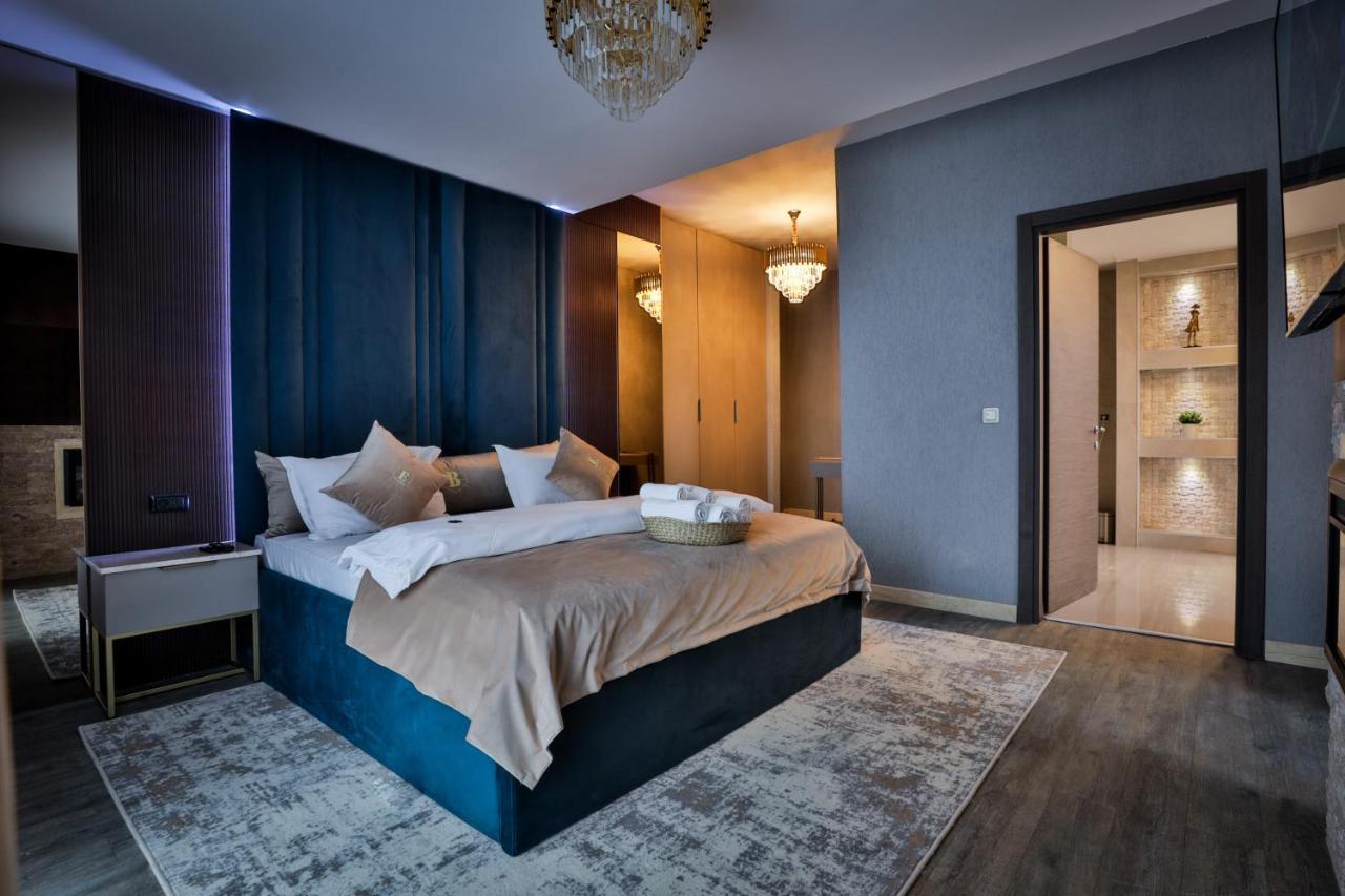 Balcony Deluxe Double Room with Mountain View & Fireplace
