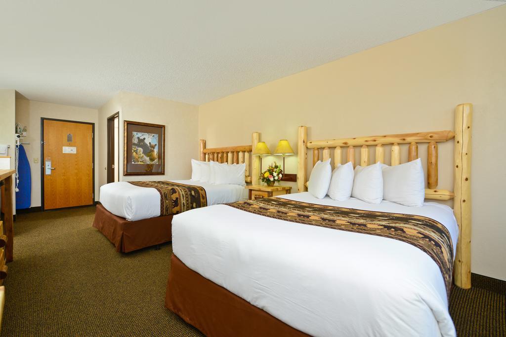 Queen Room Two Queen Beds,677240742:JPEG