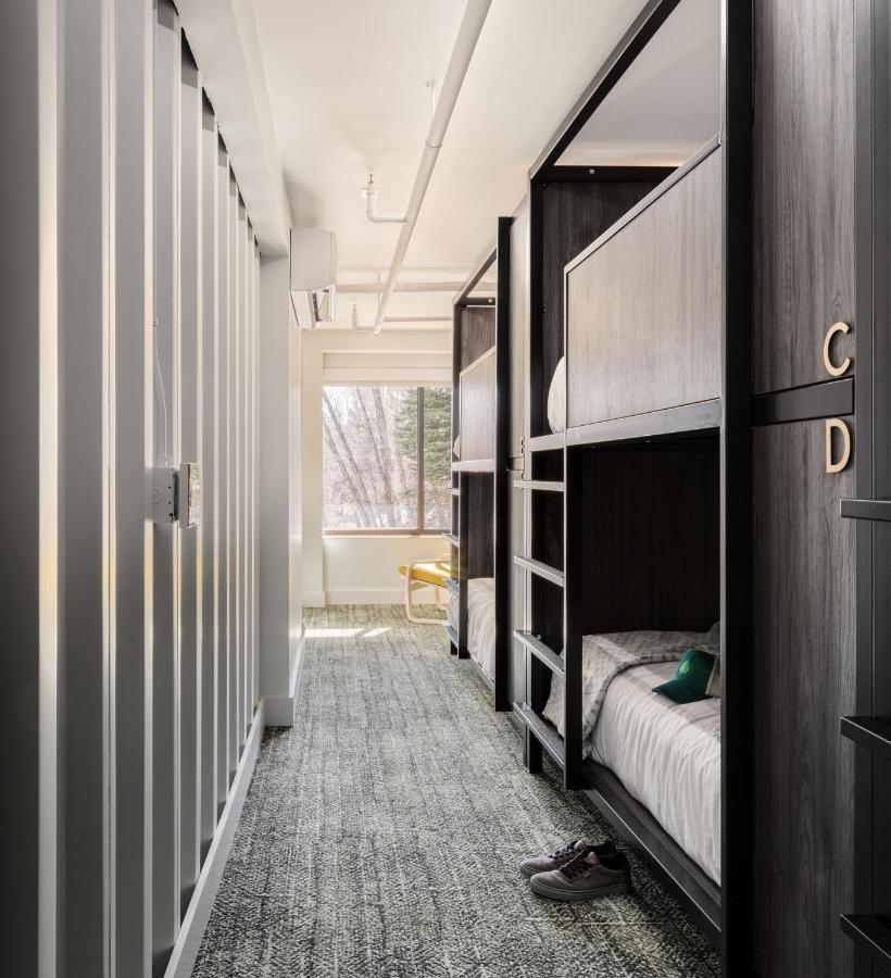 Bunk Bed in 6-Bed Mixed Dormitory Room with Shared Bathroom