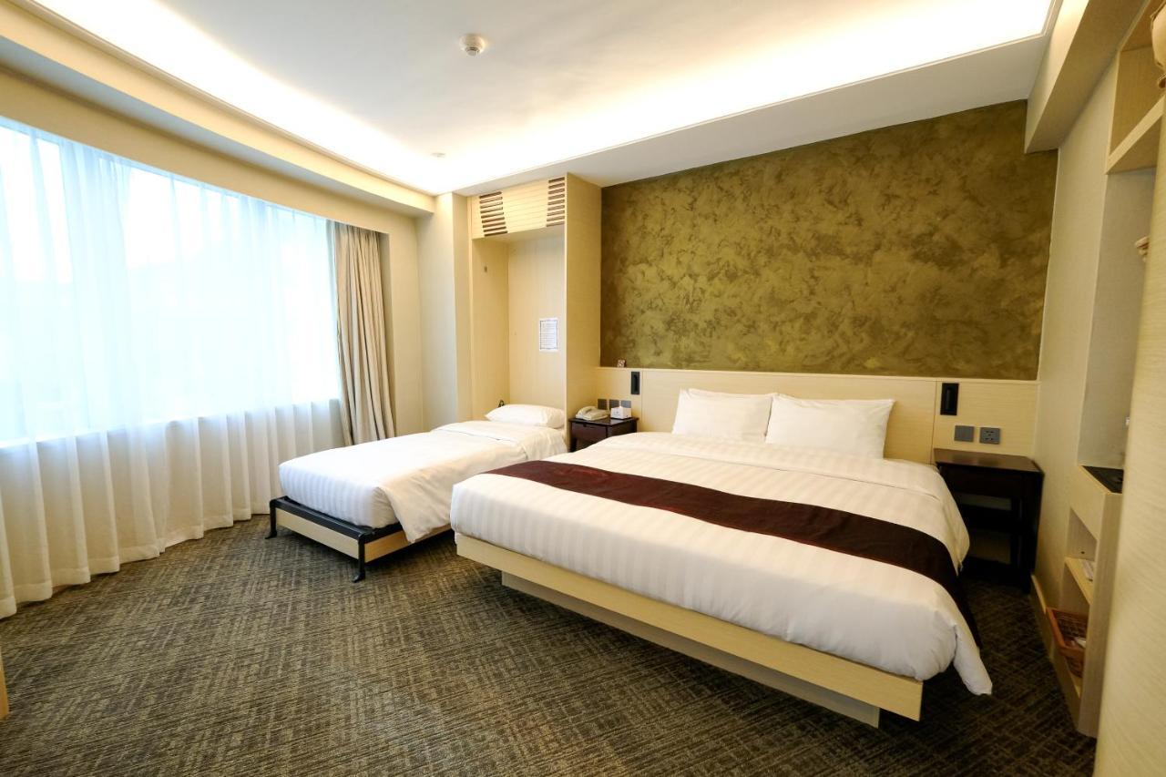 Premier Studio King Bed open area,1197465328:JPEG
