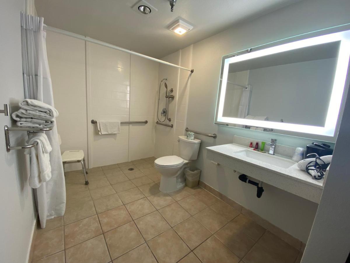 Queen Room with Two Queen Beds and Roll-In Shower - Disability Access/Non-Smoking