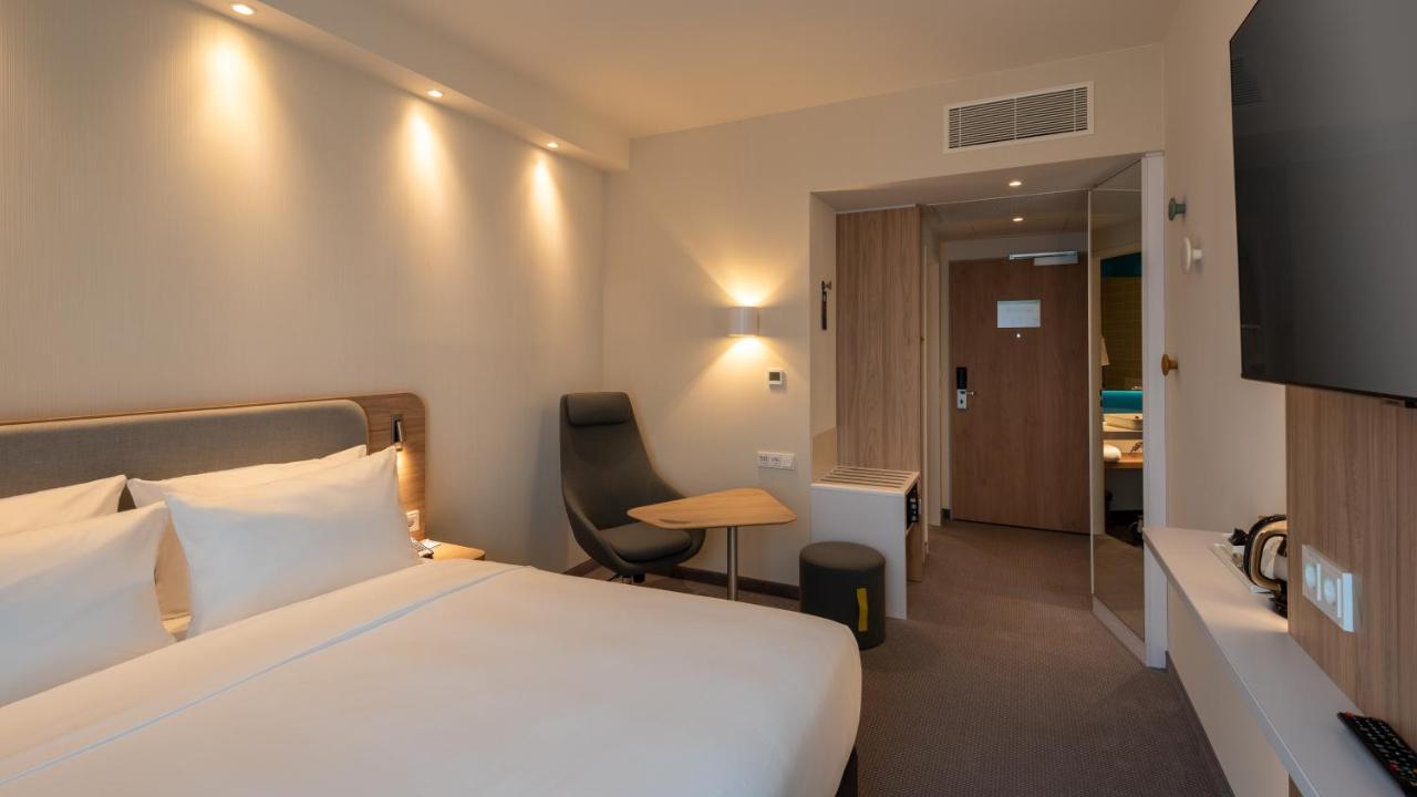 Standard Room,1771302354:JPEG