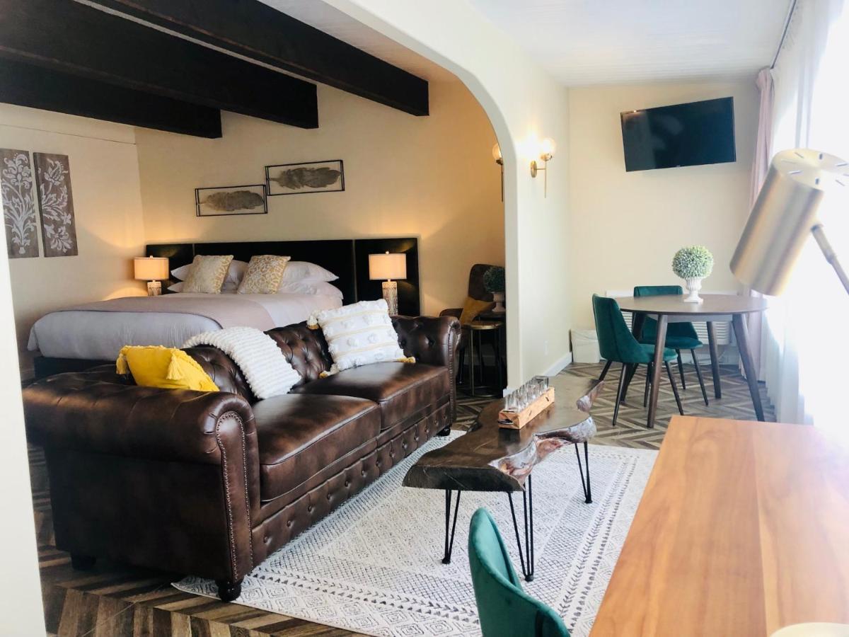 Deluxe King Suite