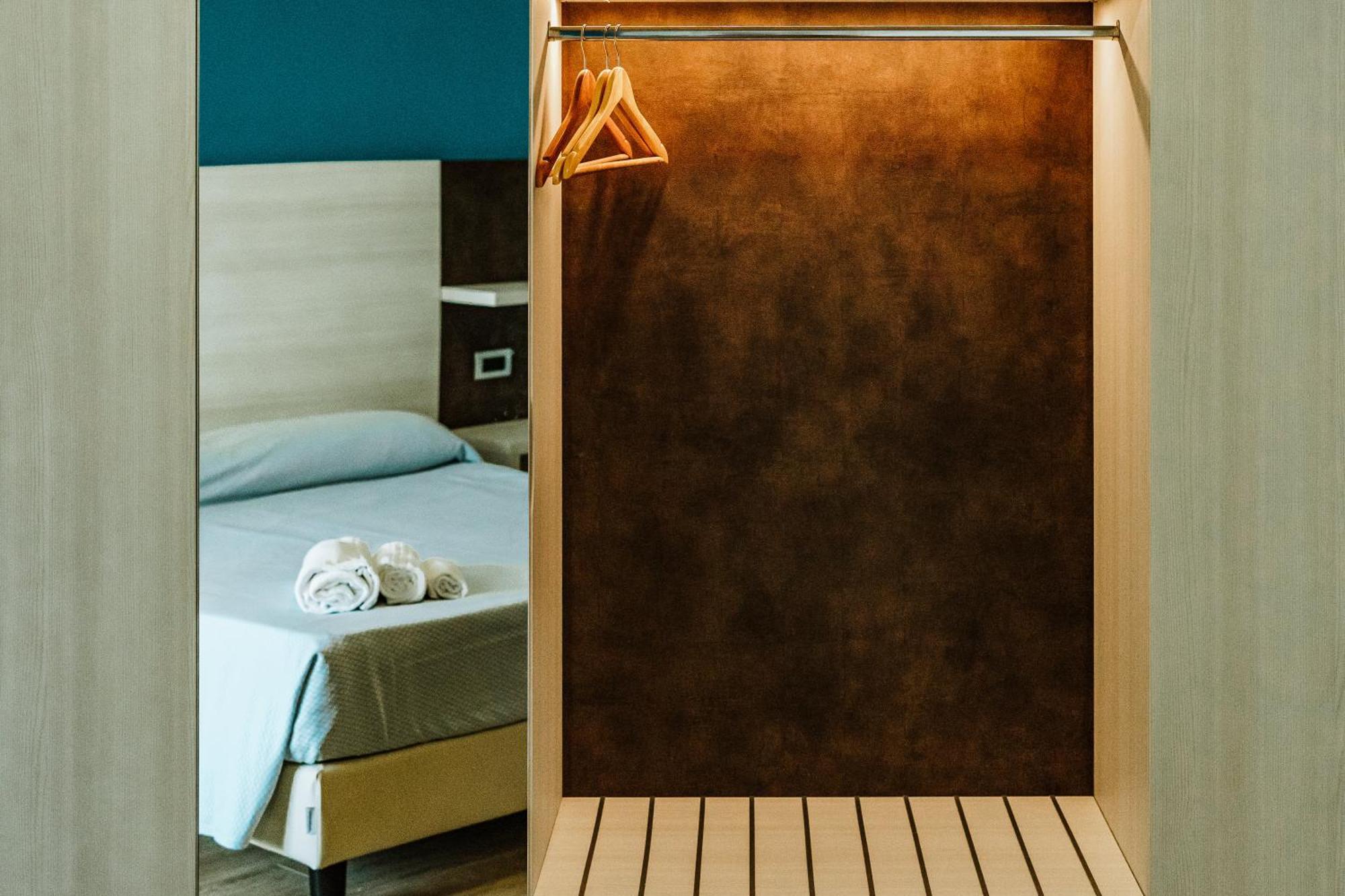 Deluxe Double Room with Balcony and Sea View