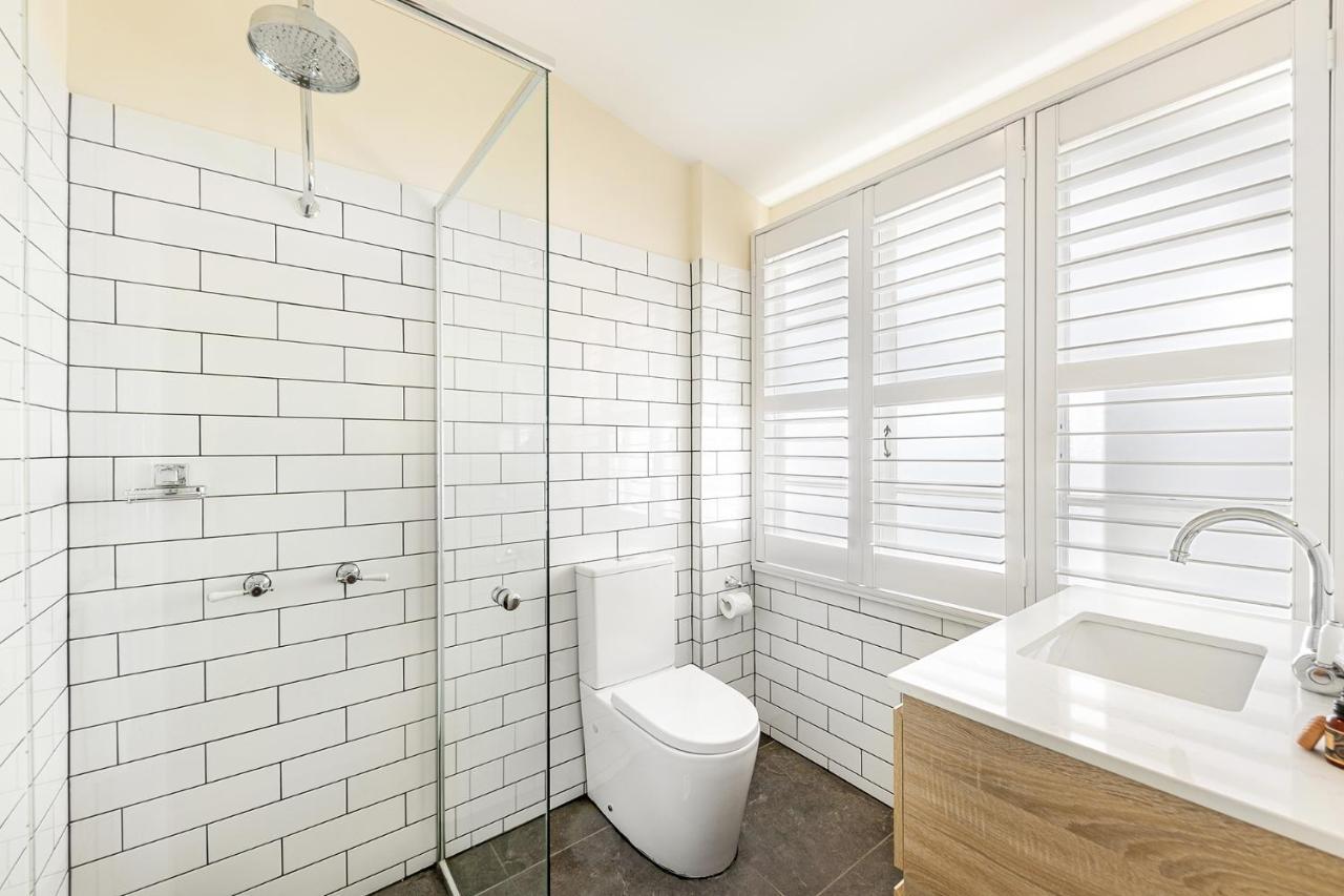 Queen Room with Private Bathroom