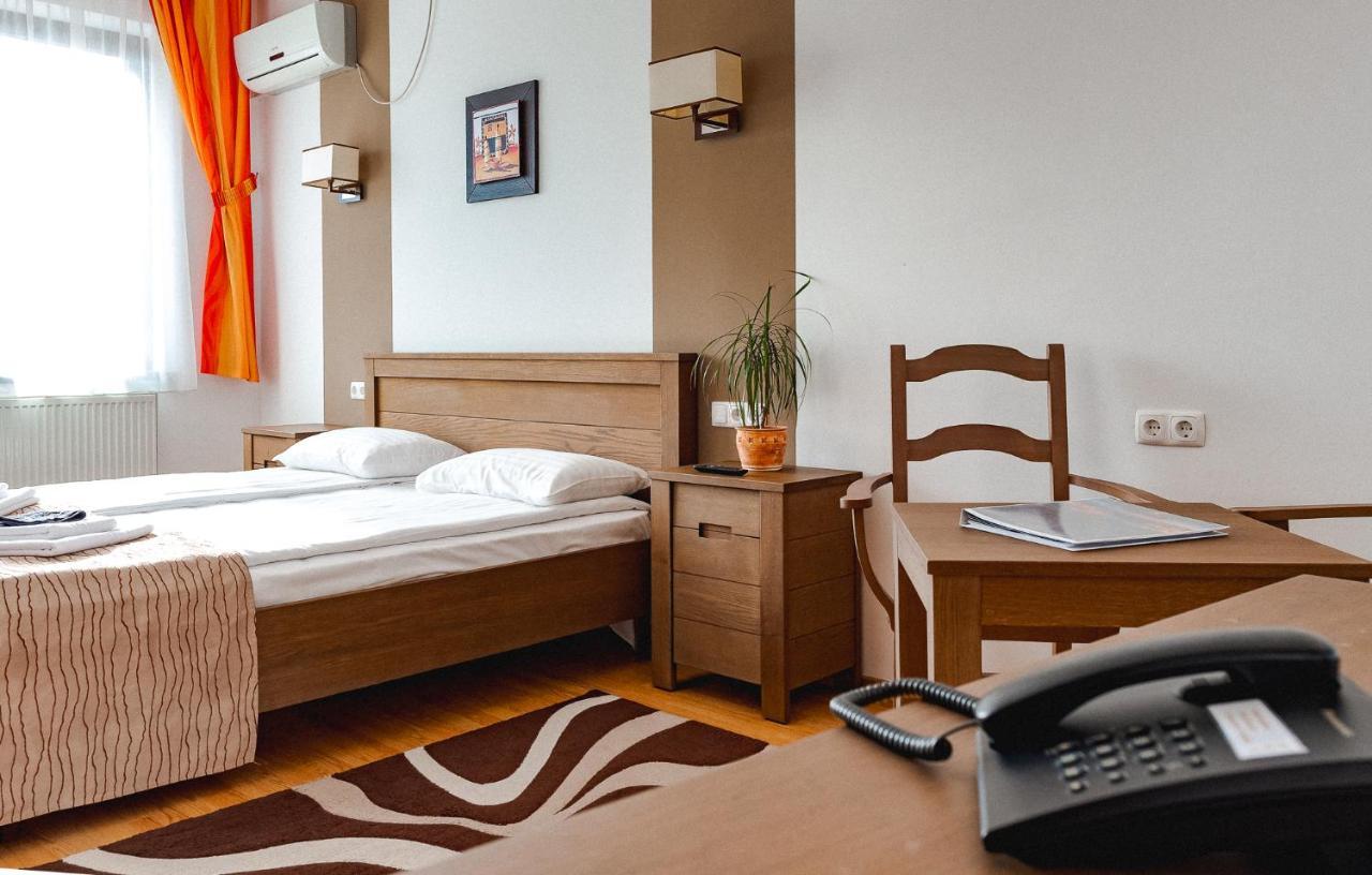Double Room Economy